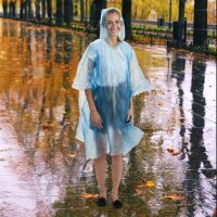 relaxdays unisex Einweg-Regenponcho blau...