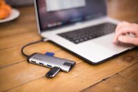 verbatim Multiport-Adapter 49142