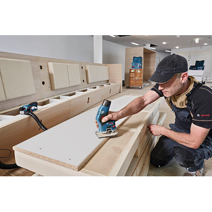 BOSCH Professional GKF 12V-8 Akku-Kantenfräse 12,0 V, mit 2 Akkus