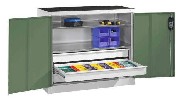 CP Stahlschrank 8821-5035 S10080 lichtgrau, rededagrün 2 Fachböden 93,0 x 50,0 x 100,0 cm, aufgebaut, 1 St.