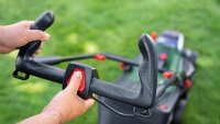 BOSCH Home & Garden UniversalRotak 2x18V-37-550 Akku-Rasenmäher 18,0 V für bis zu 550 m², mit 2 Akkus